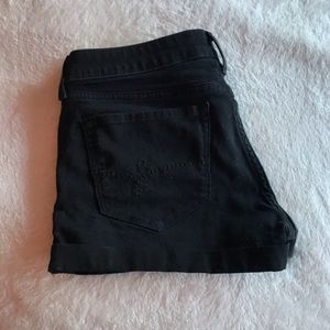 Women’s Levi’s Shorts‼️